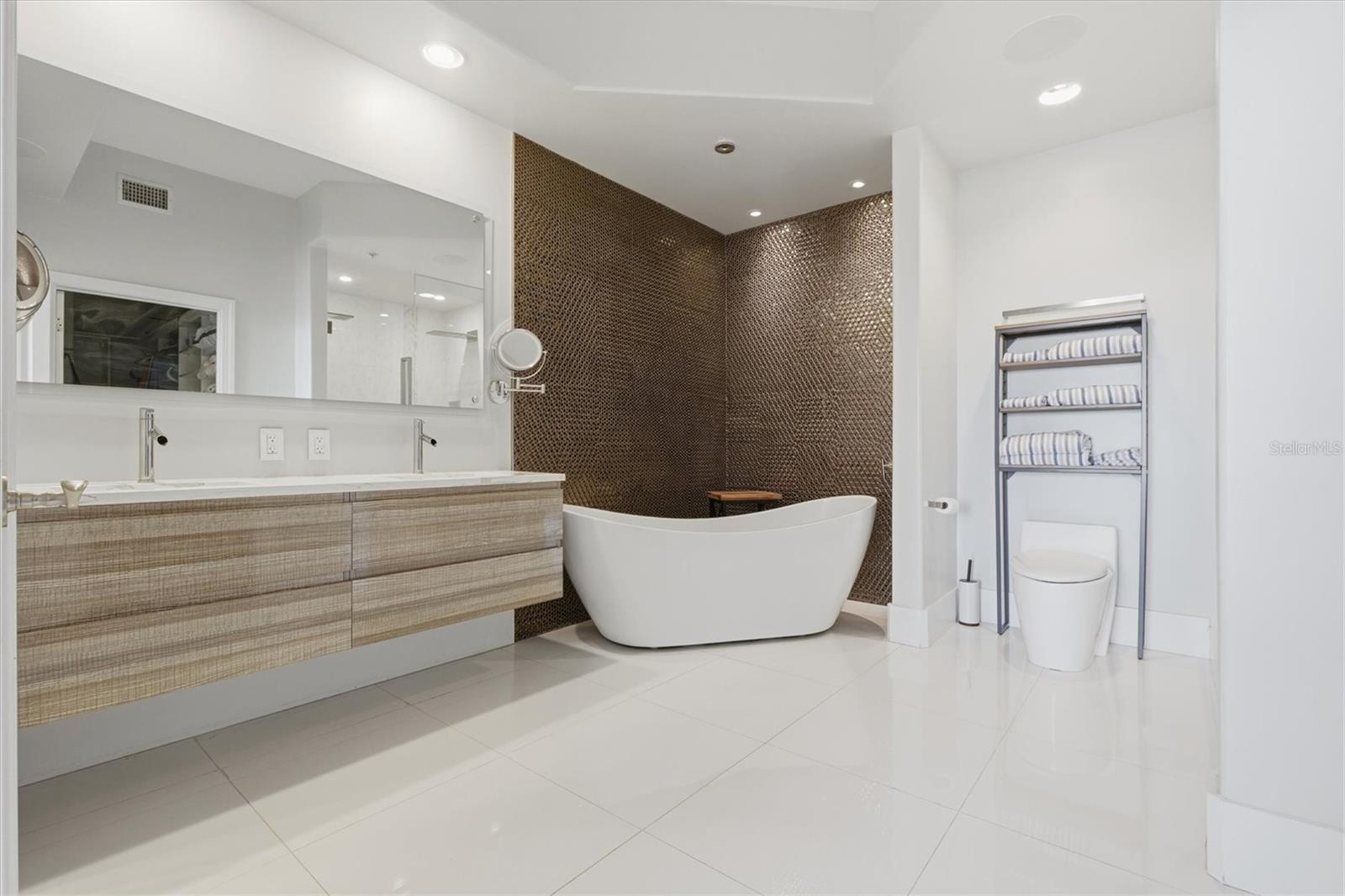 THE PARKSIDE OF ONE BAYSHORE - Residential Lease