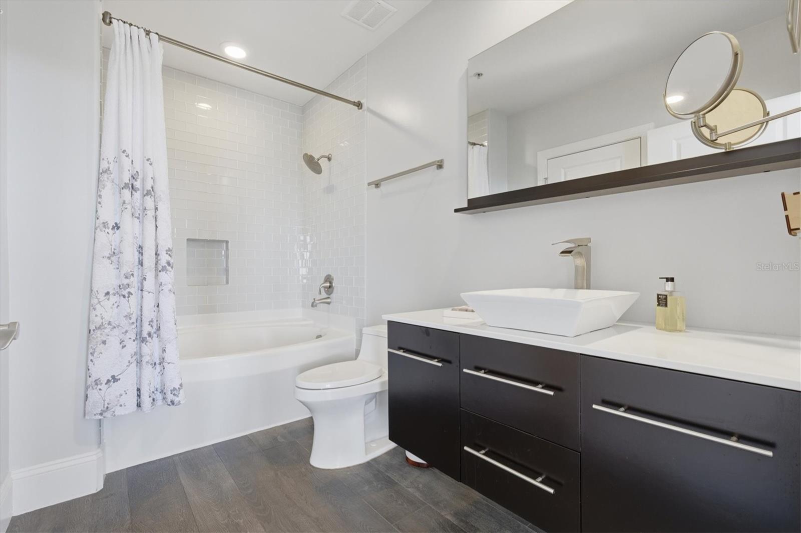 THE PARKSIDE OF ONE BAYSHORE - Residential Lease