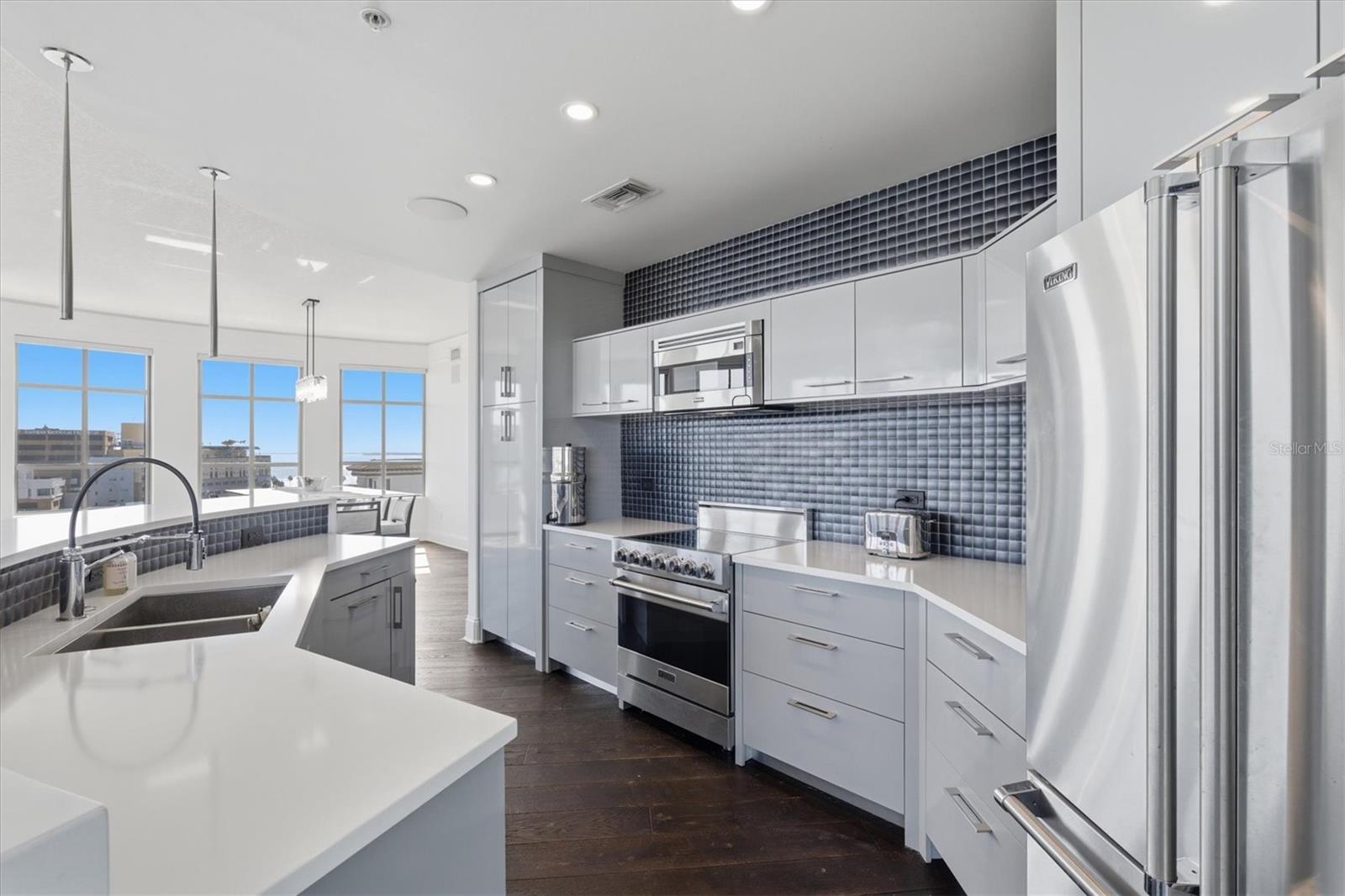 THE PARKSIDE OF ONE BAYSHORE - Residential Lease