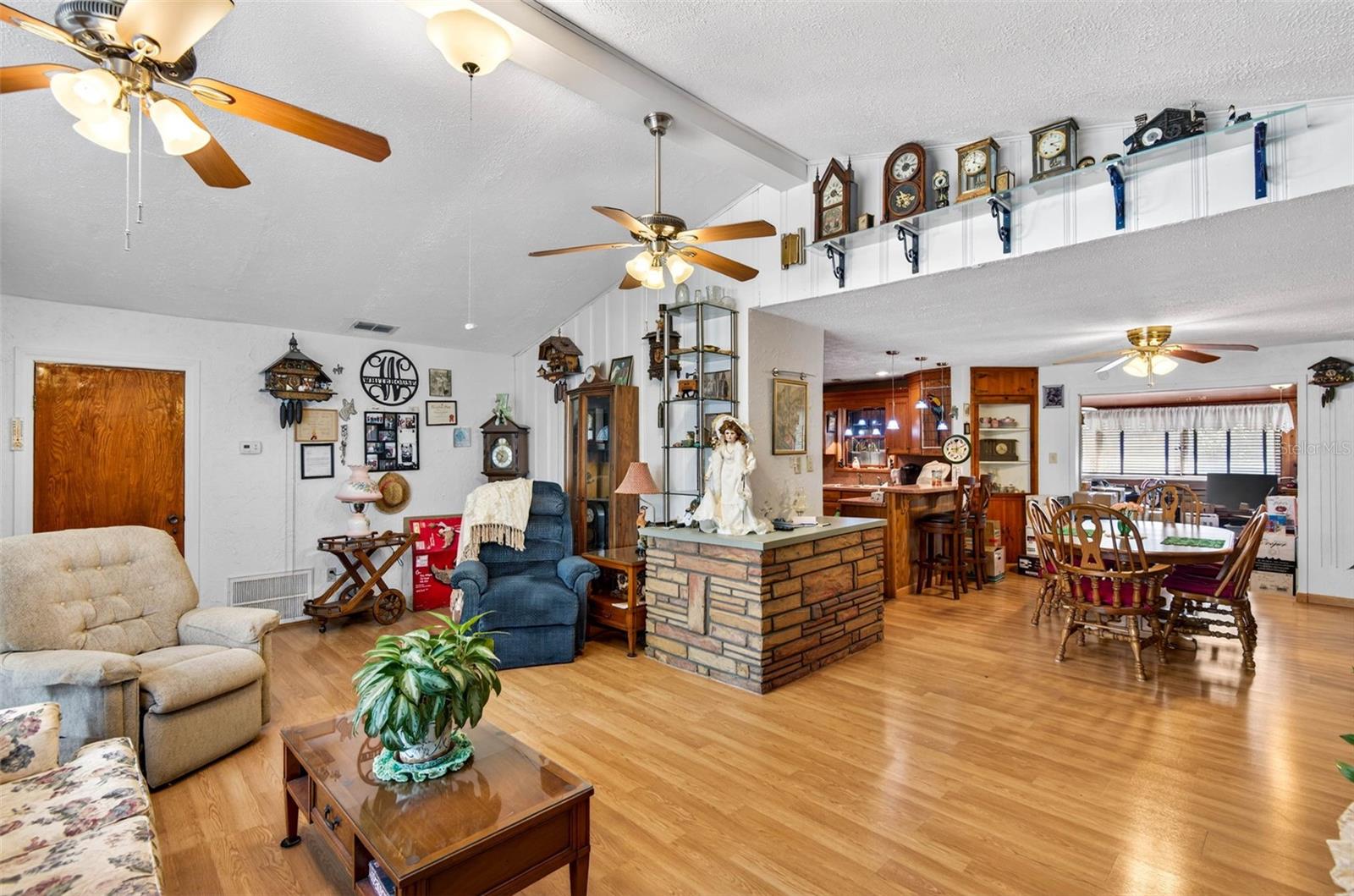 PASADENA SHORES - Residential