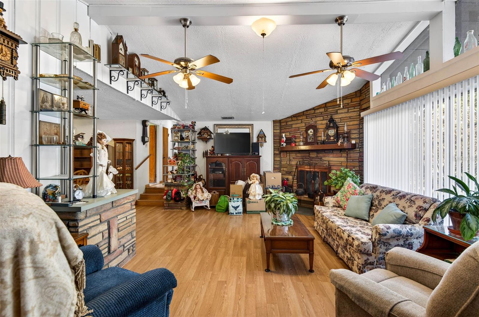 PASADENA SHORES - Residential