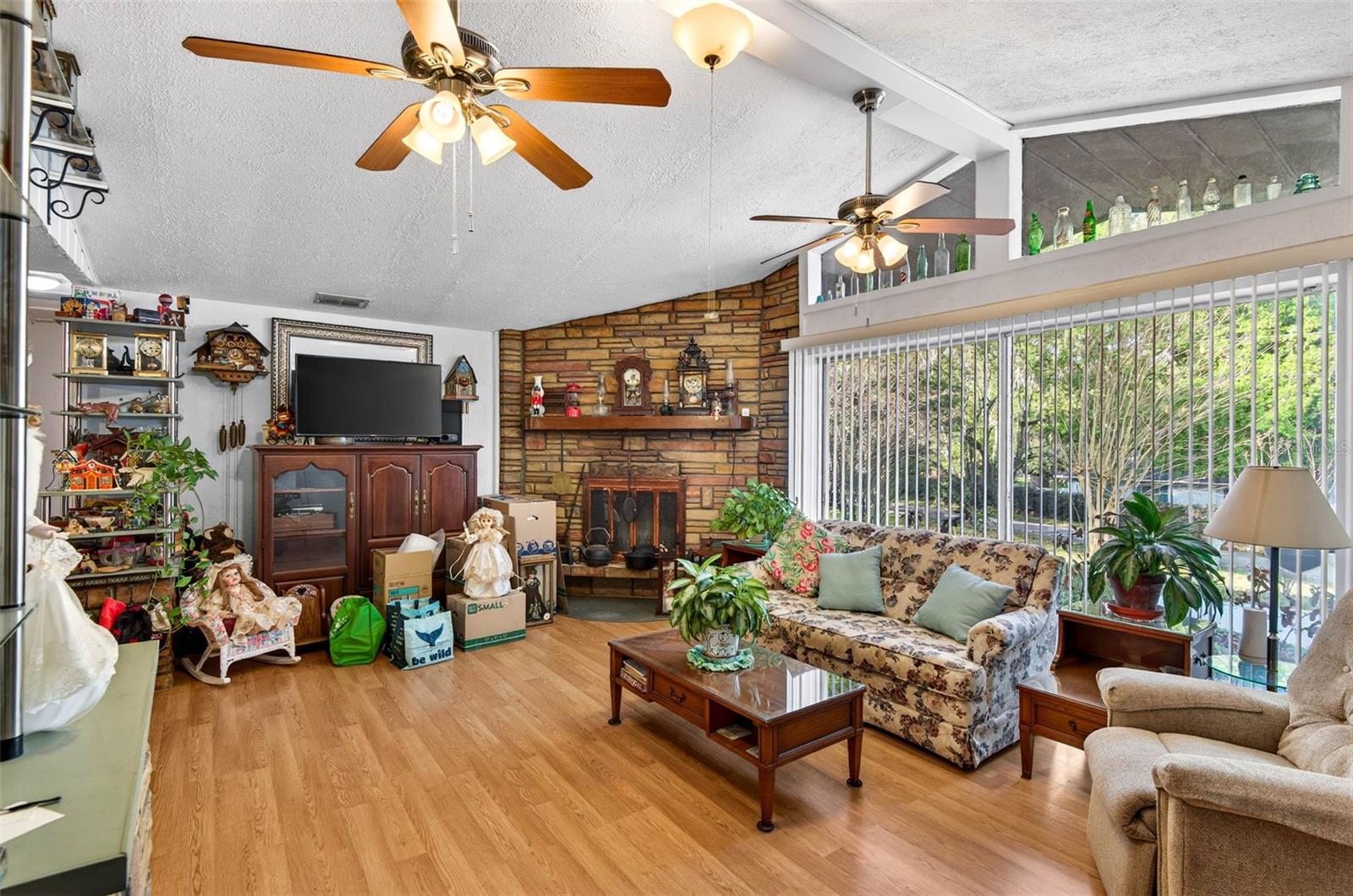 PASADENA SHORES - Residential