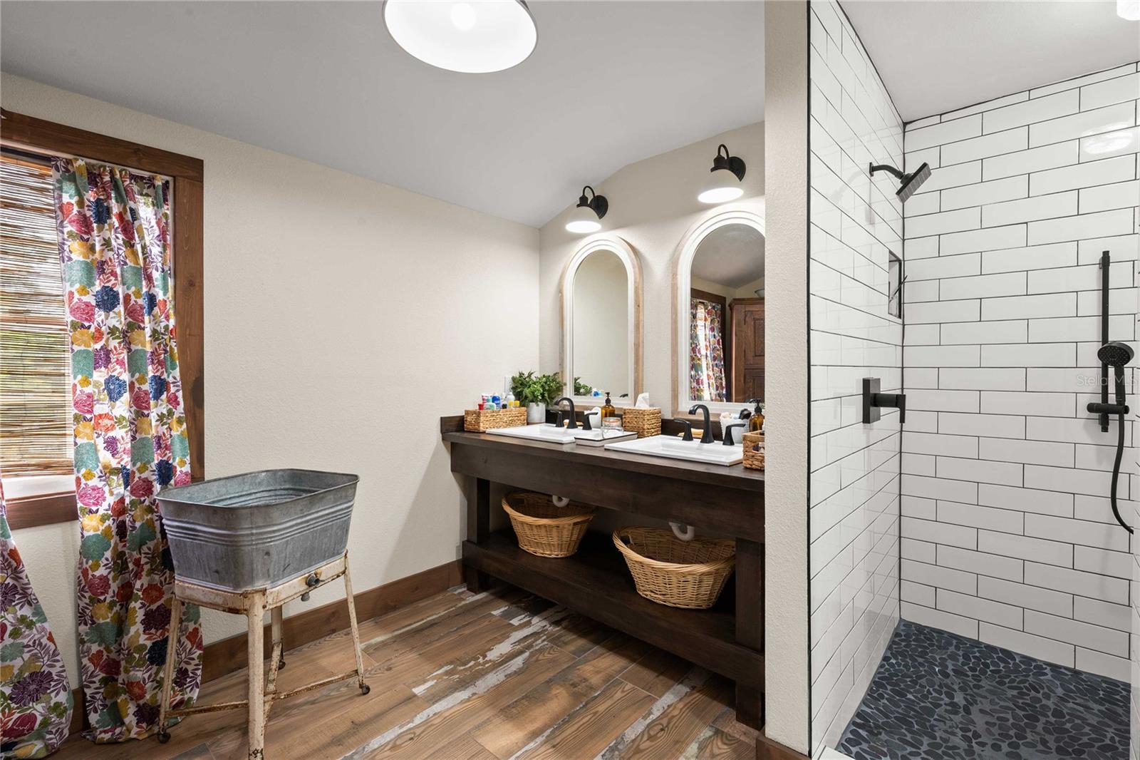 TANK HILL - Residential