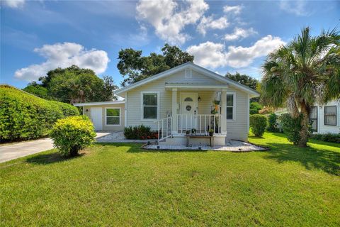 A home in LAKELAND