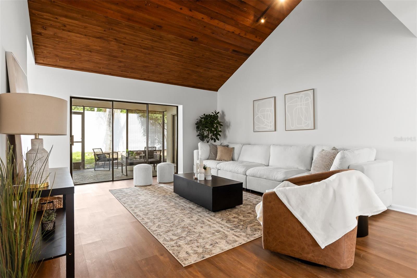 VISTA DEL RIO - Residential