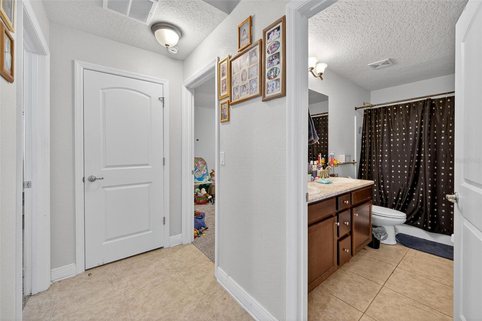 LEESBURG ASHTON WOODS - Residential