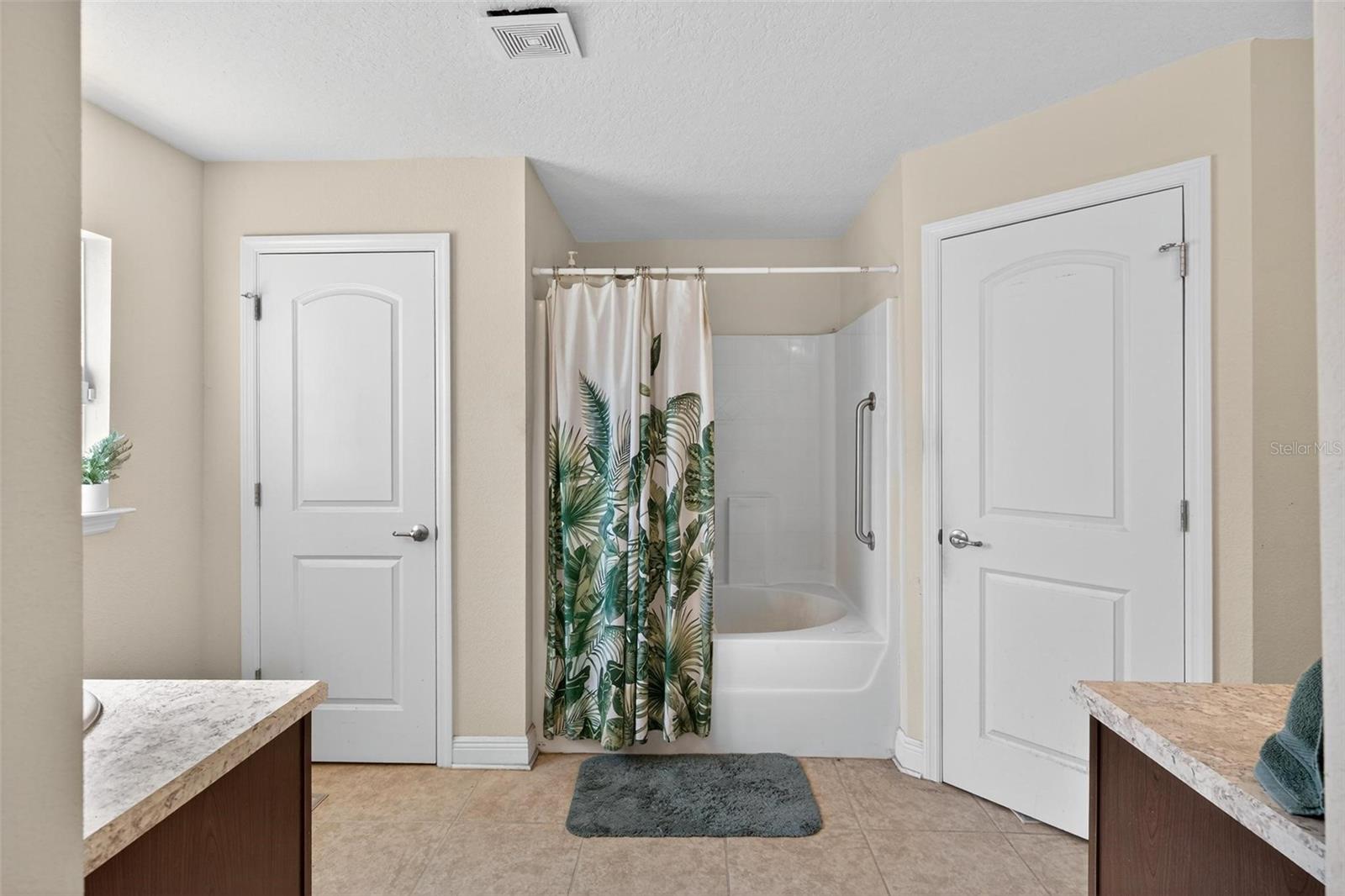 LEESBURG ASHTON WOODS - Residential