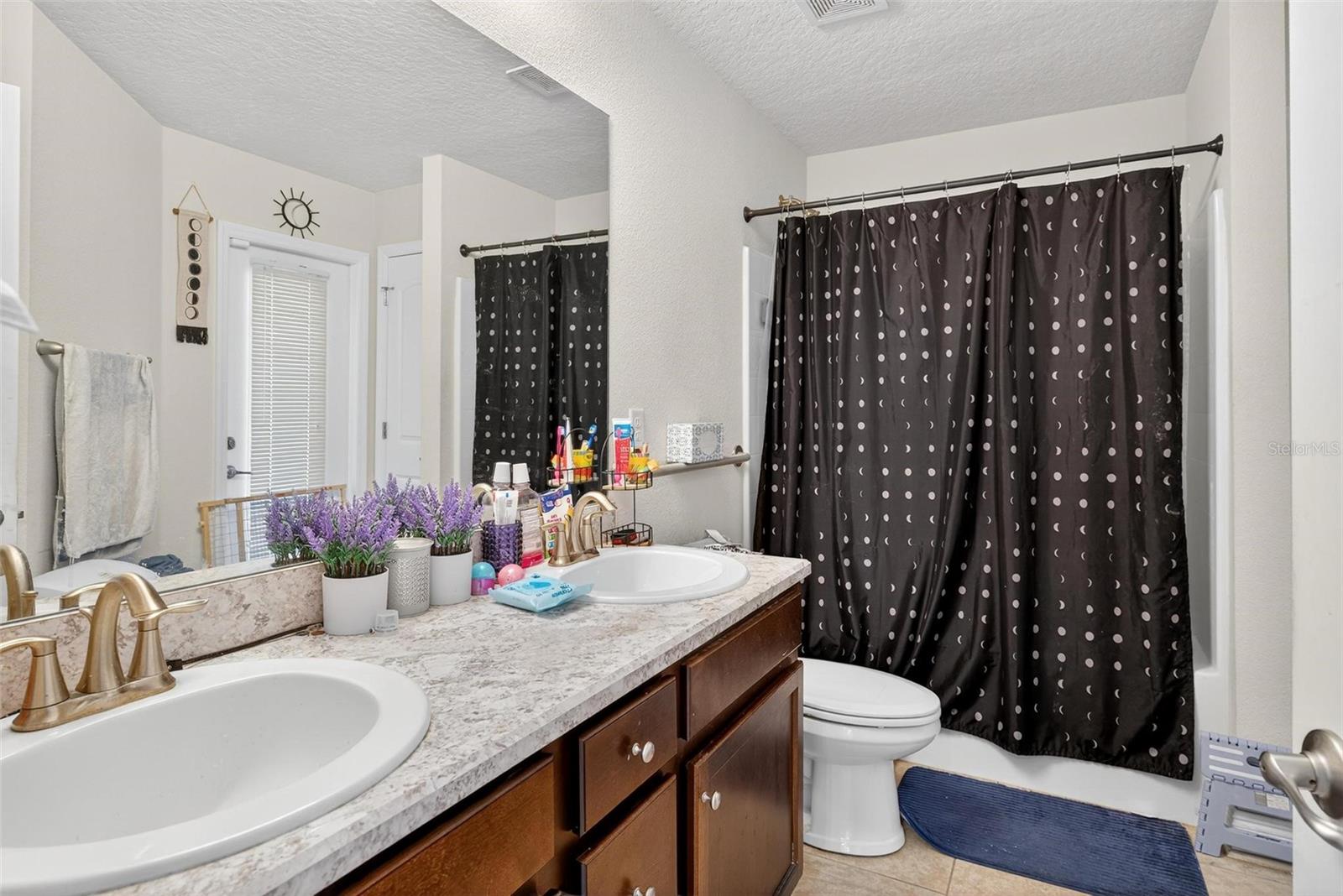 LEESBURG ASHTON WOODS - Residential