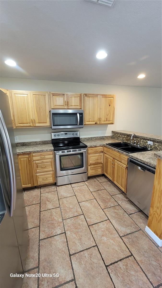 ALOHA GARDENS - Residential Lease