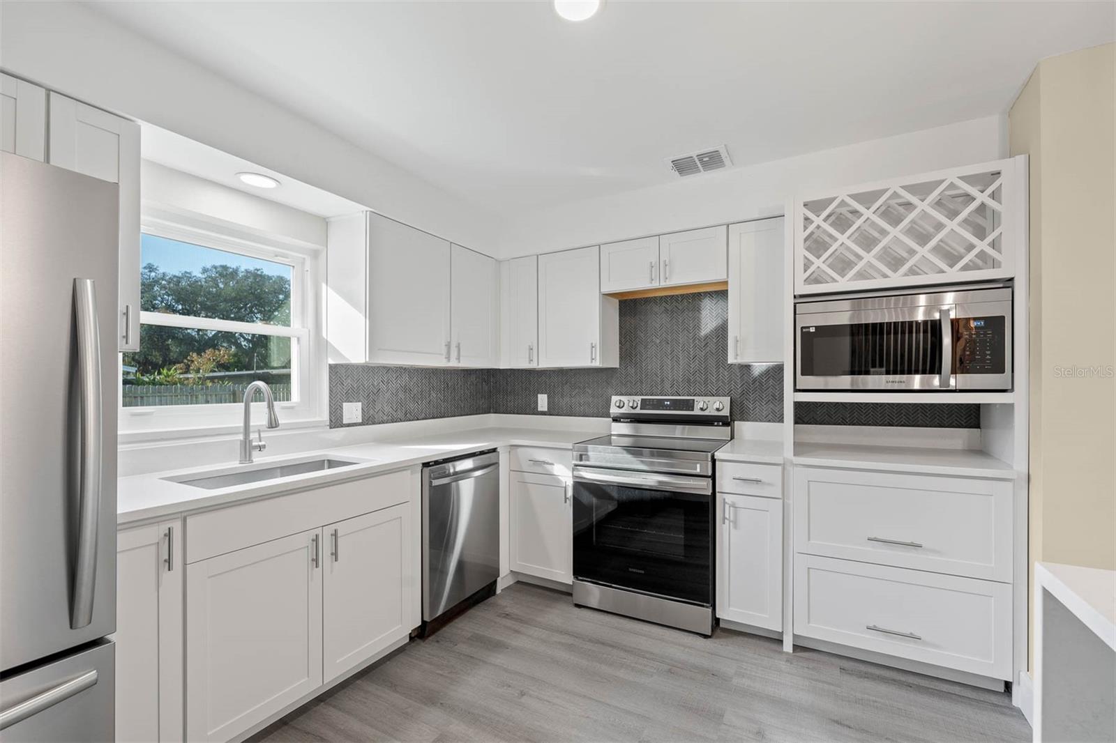 OAKLAND SHORES 3RD ADD REP - Residential Lease