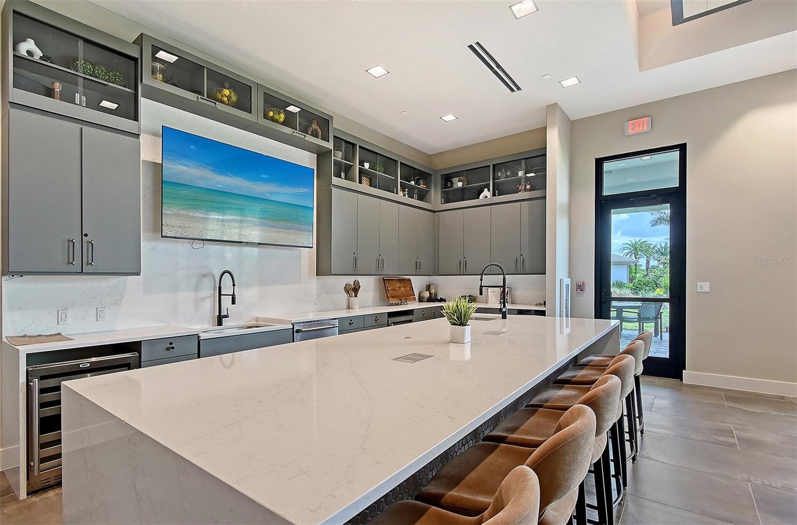 AZARIO ESPLANADE PH V - Residential