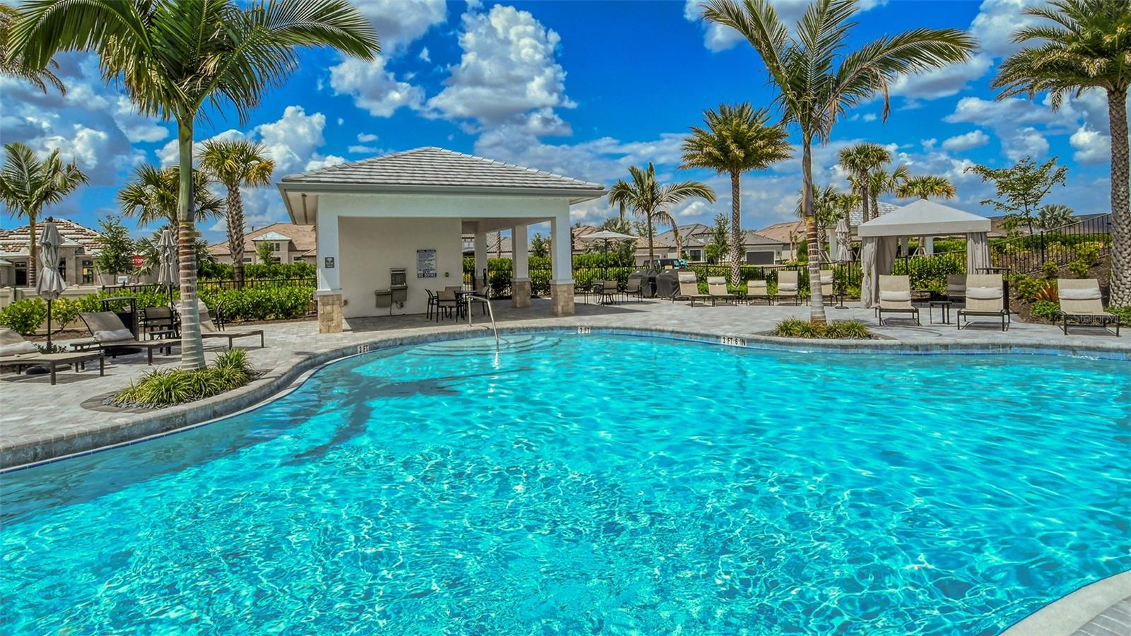 AZARIO ESPLANADE PH V - Residential