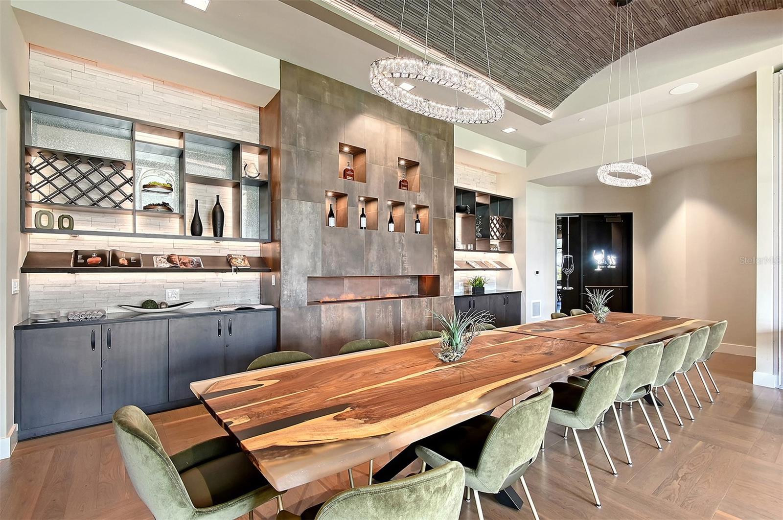 AZARIO ESPLANADE PH V - Residential