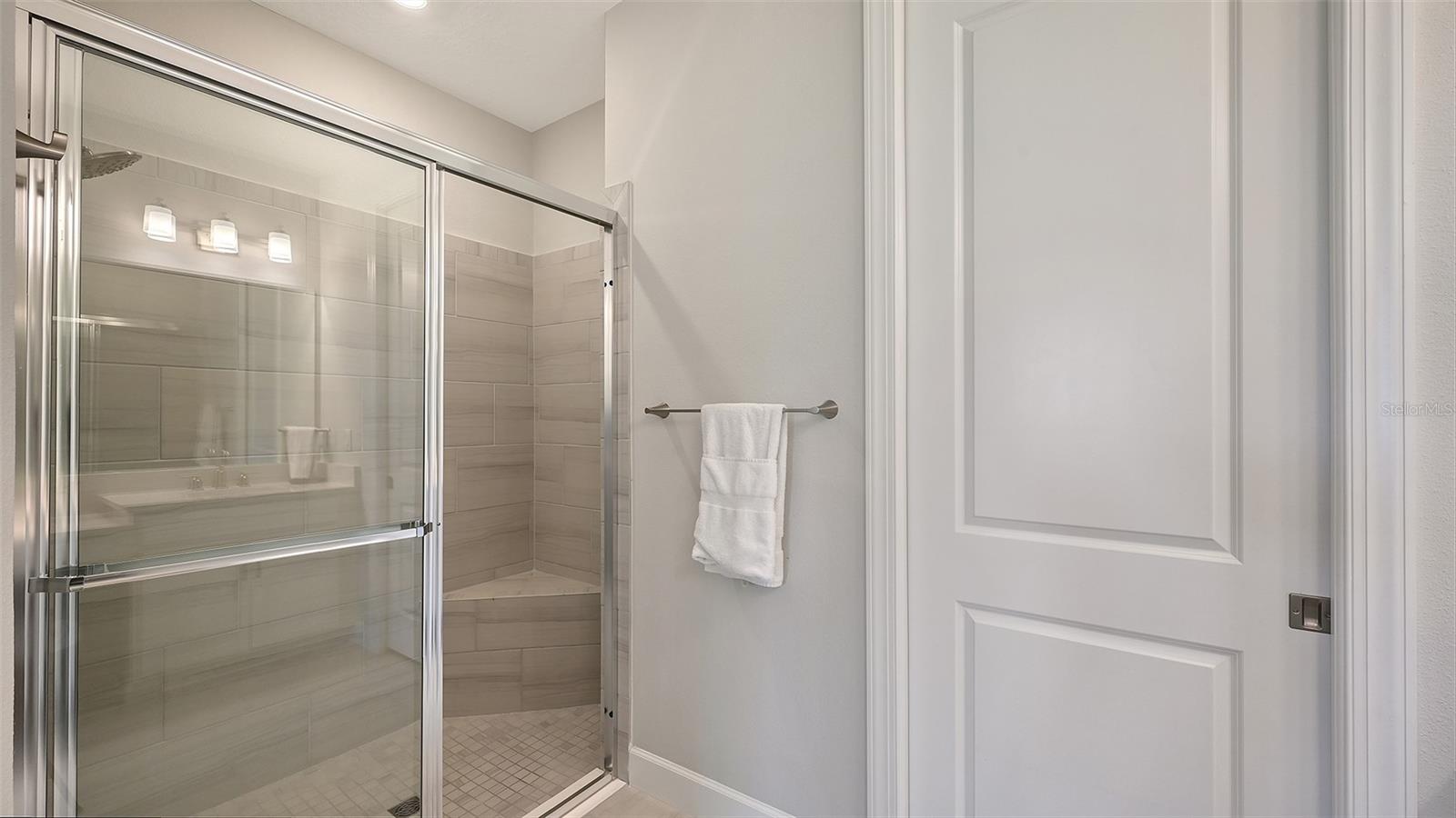 AZARIO ESPLANADE PH V - Residential