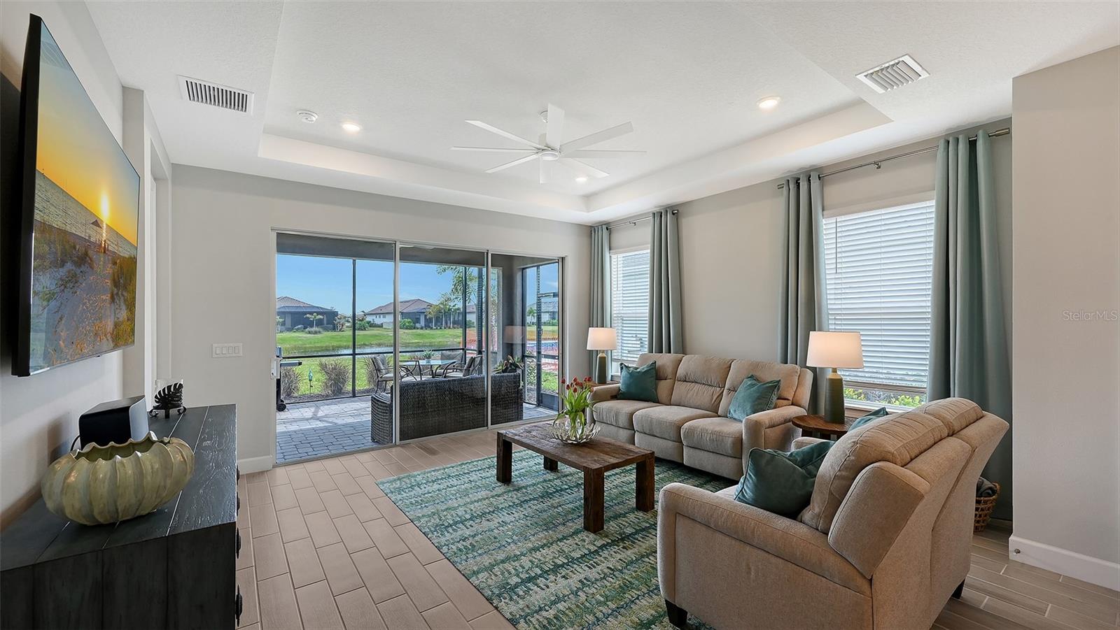 AZARIO ESPLANADE PH V - Residential