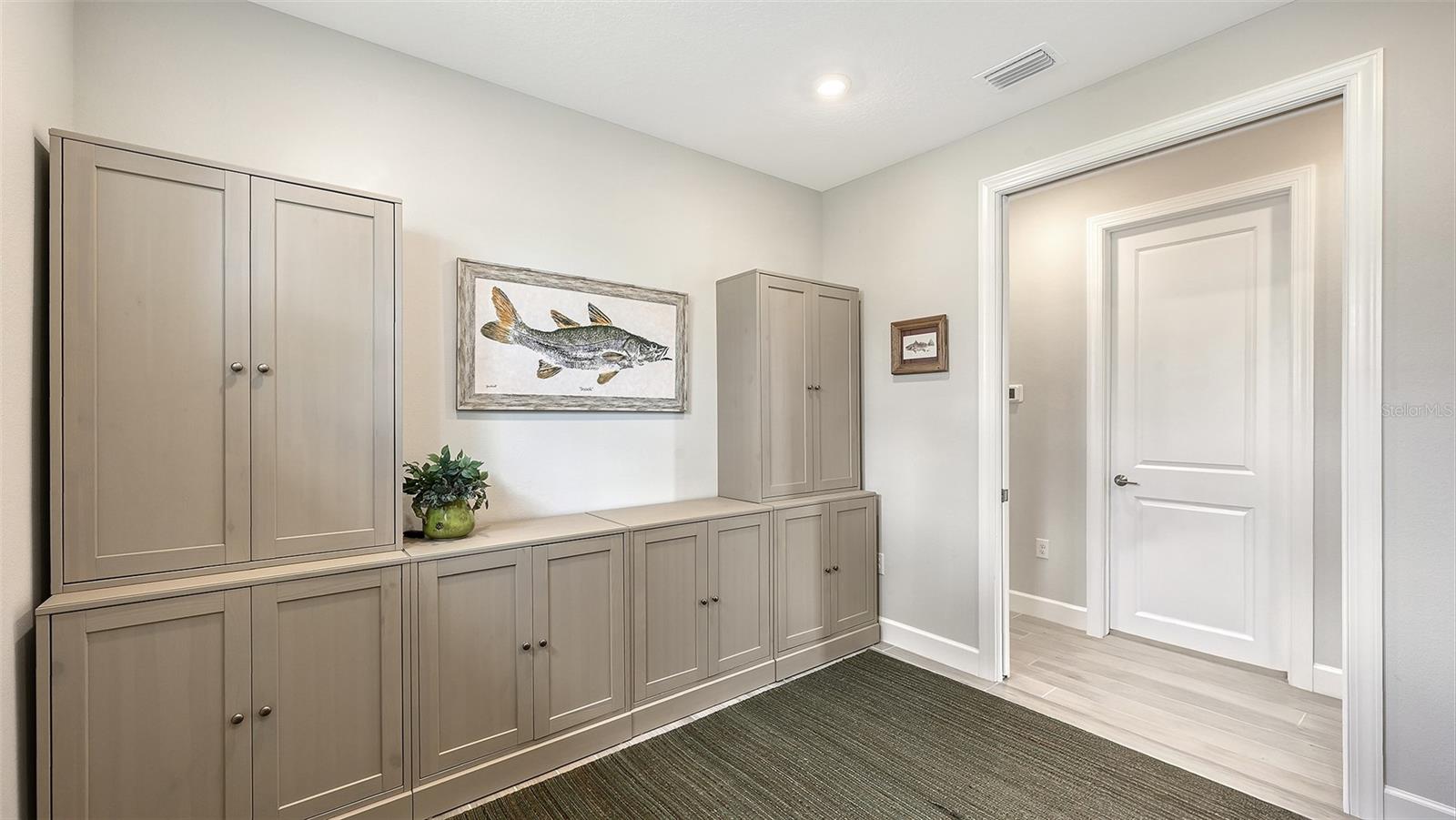 AZARIO ESPLANADE PH V - Residential