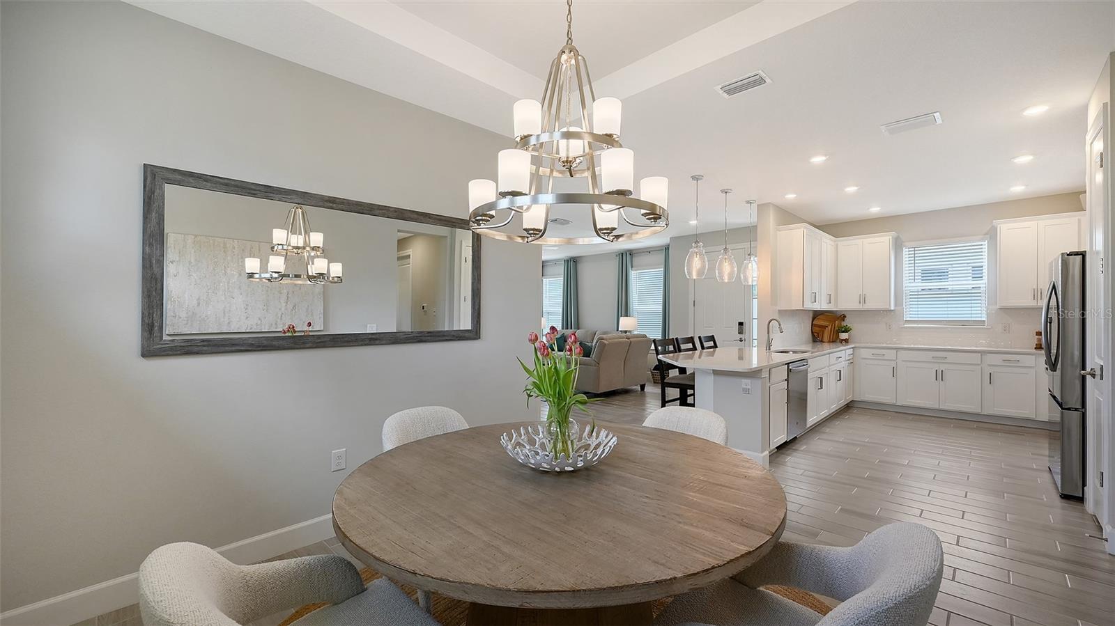 AZARIO ESPLANADE PH V - Residential