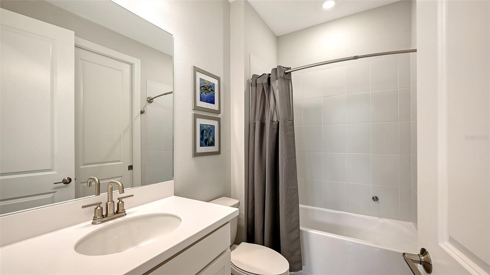 AZARIO ESPLANADE PH V - Residential