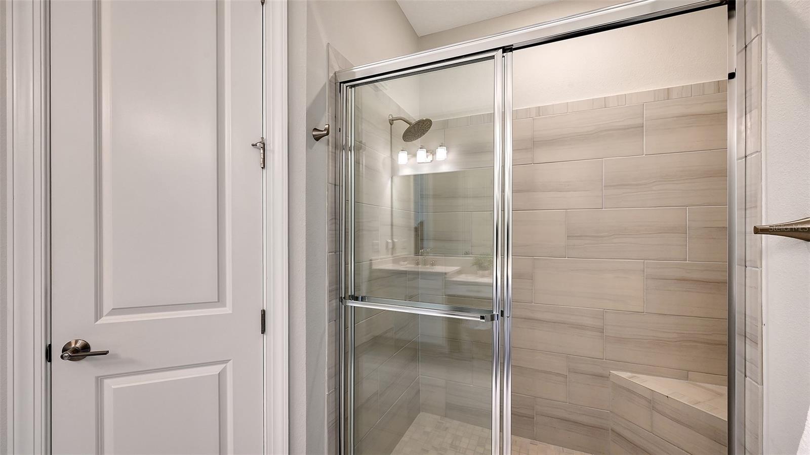 AZARIO ESPLANADE PH V - Residential