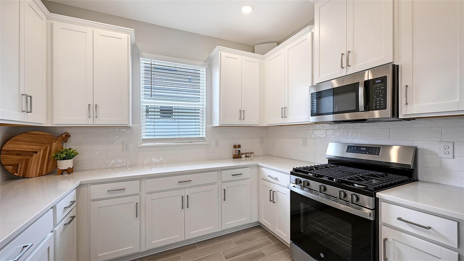 AZARIO ESPLANADE PH V - Residential