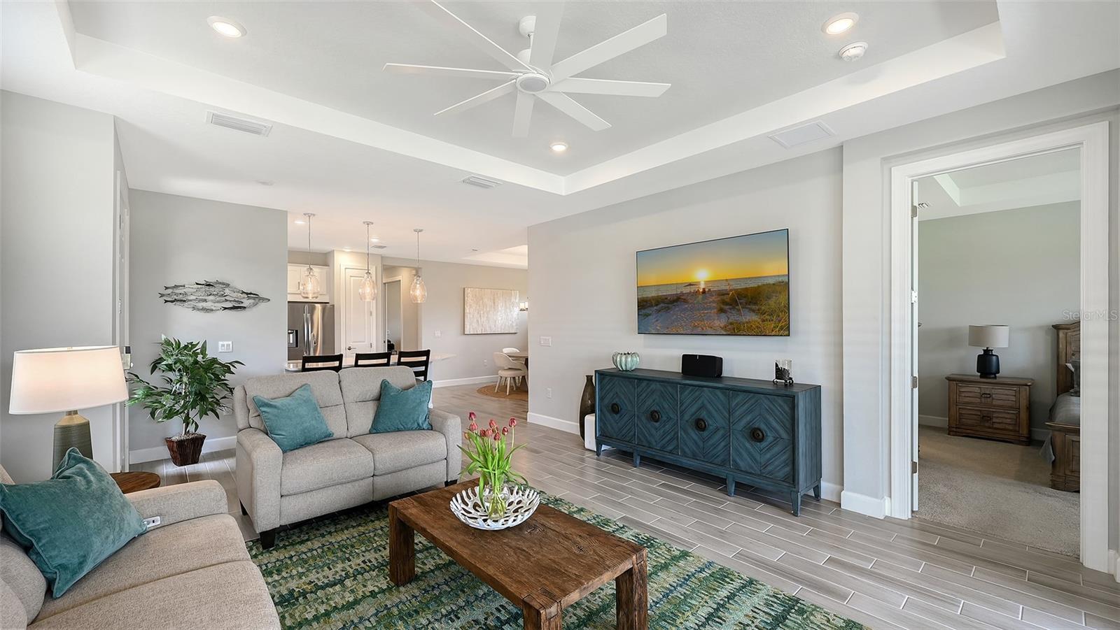 AZARIO ESPLANADE PH V - Residential