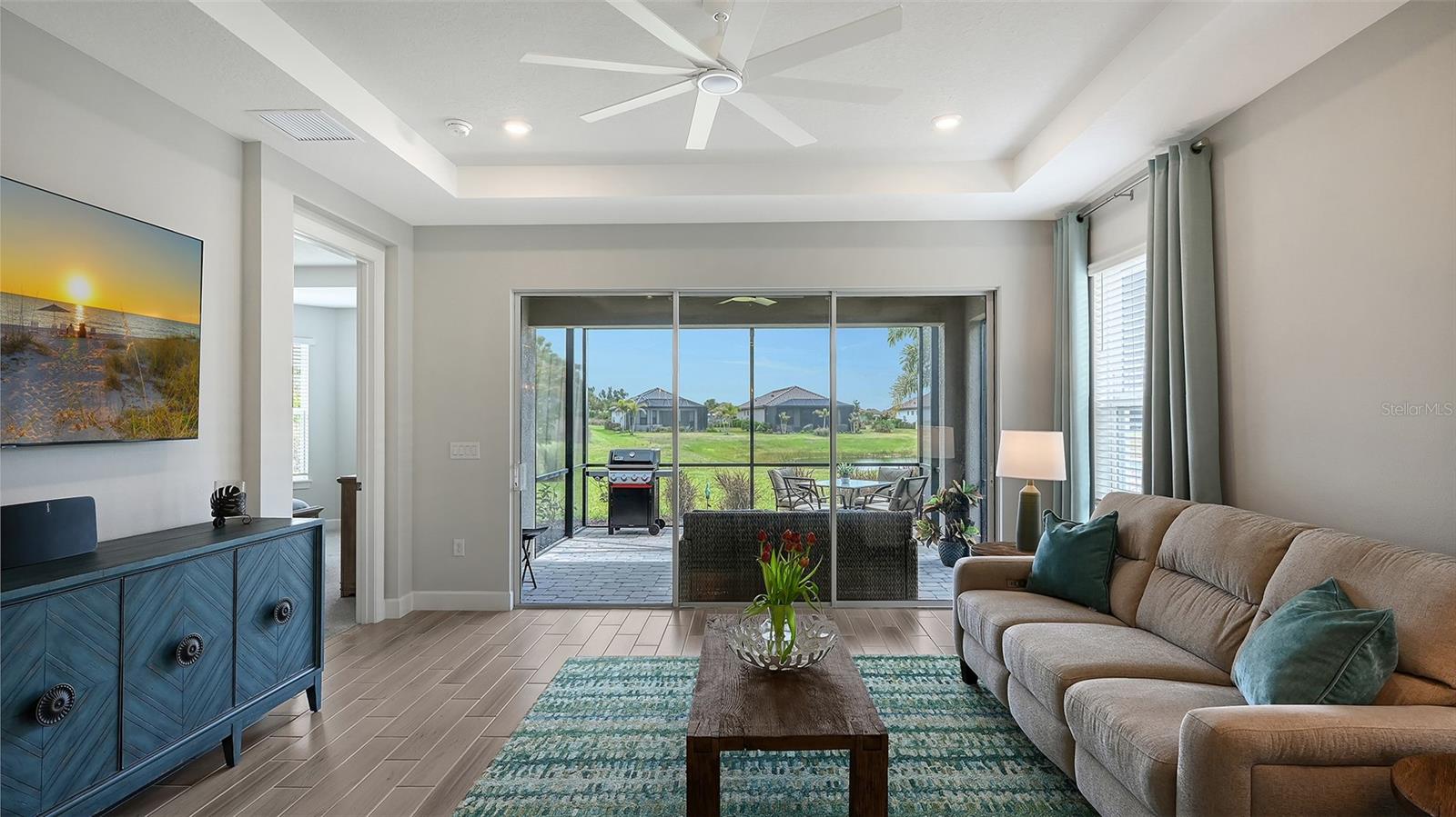 AZARIO ESPLANADE PH V - Residential