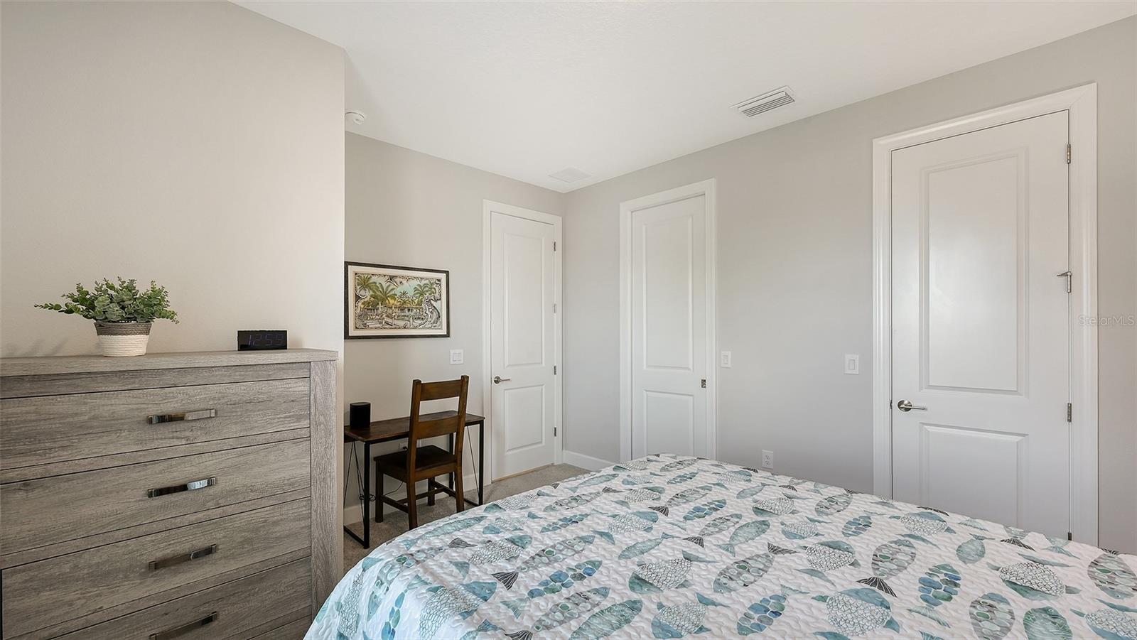 AZARIO ESPLANADE PH V - Residential