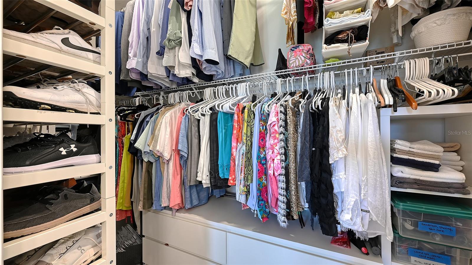 AZARIO ESPLANADE PH V - Residential