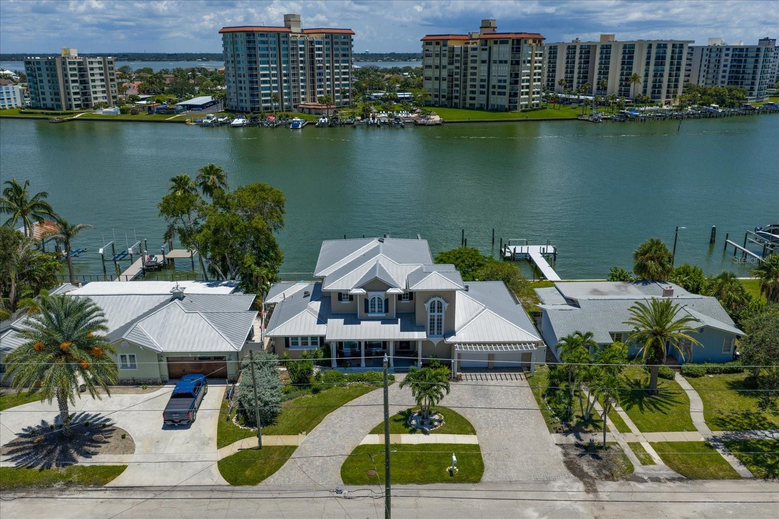 733 BAY ESPLANADE