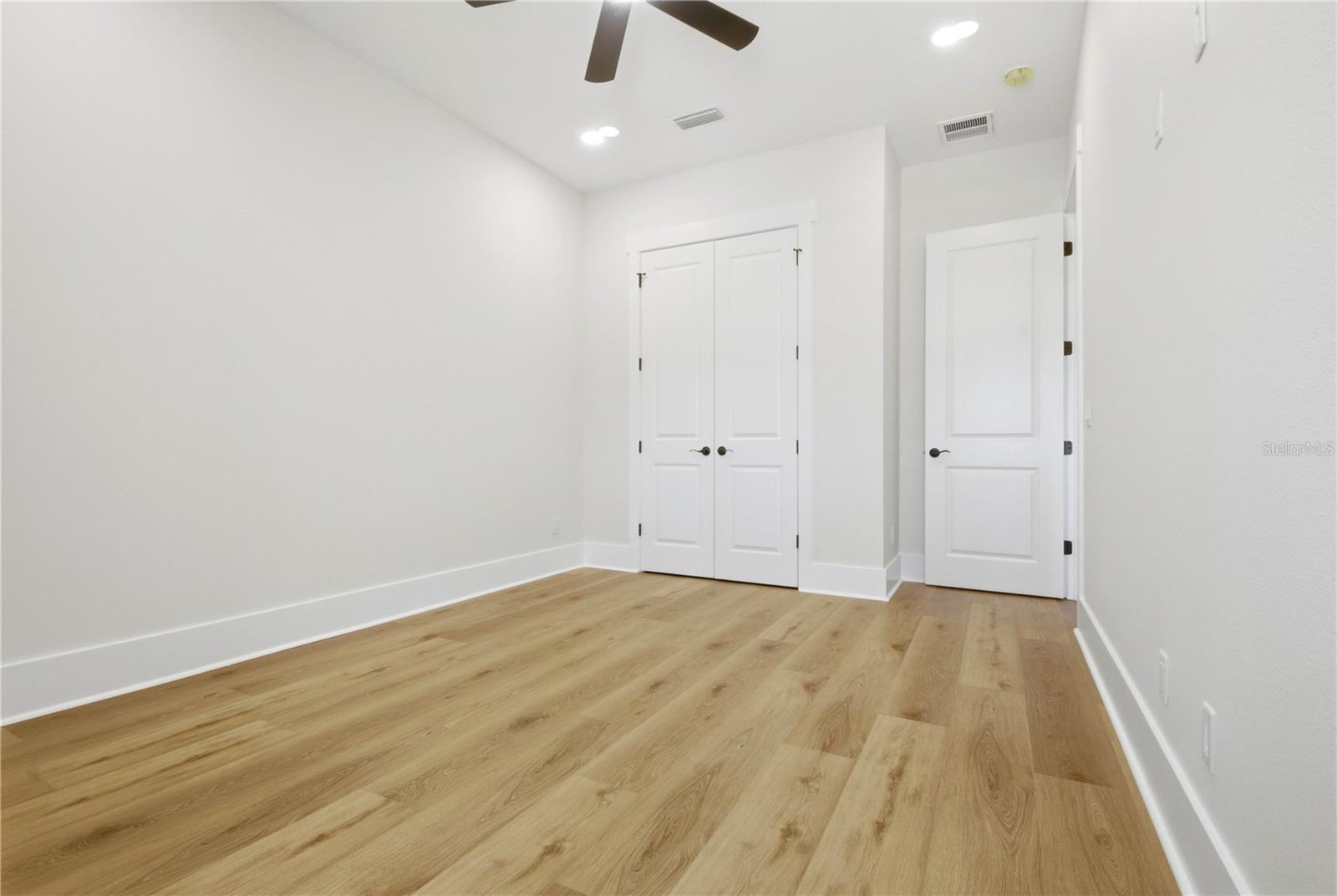 MIRA VISTA TWNHMS PH II - Residential