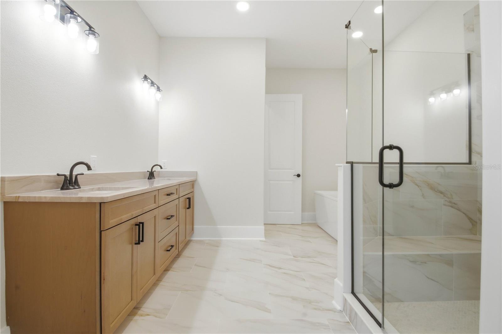 MIRA VISTA TWNHMS PH II - Residential