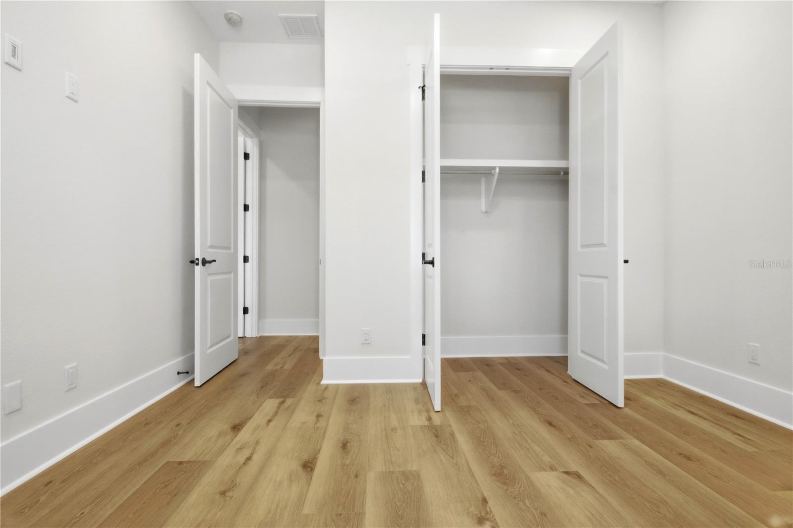 MIRA VISTA TWNHMS PH II - Residential