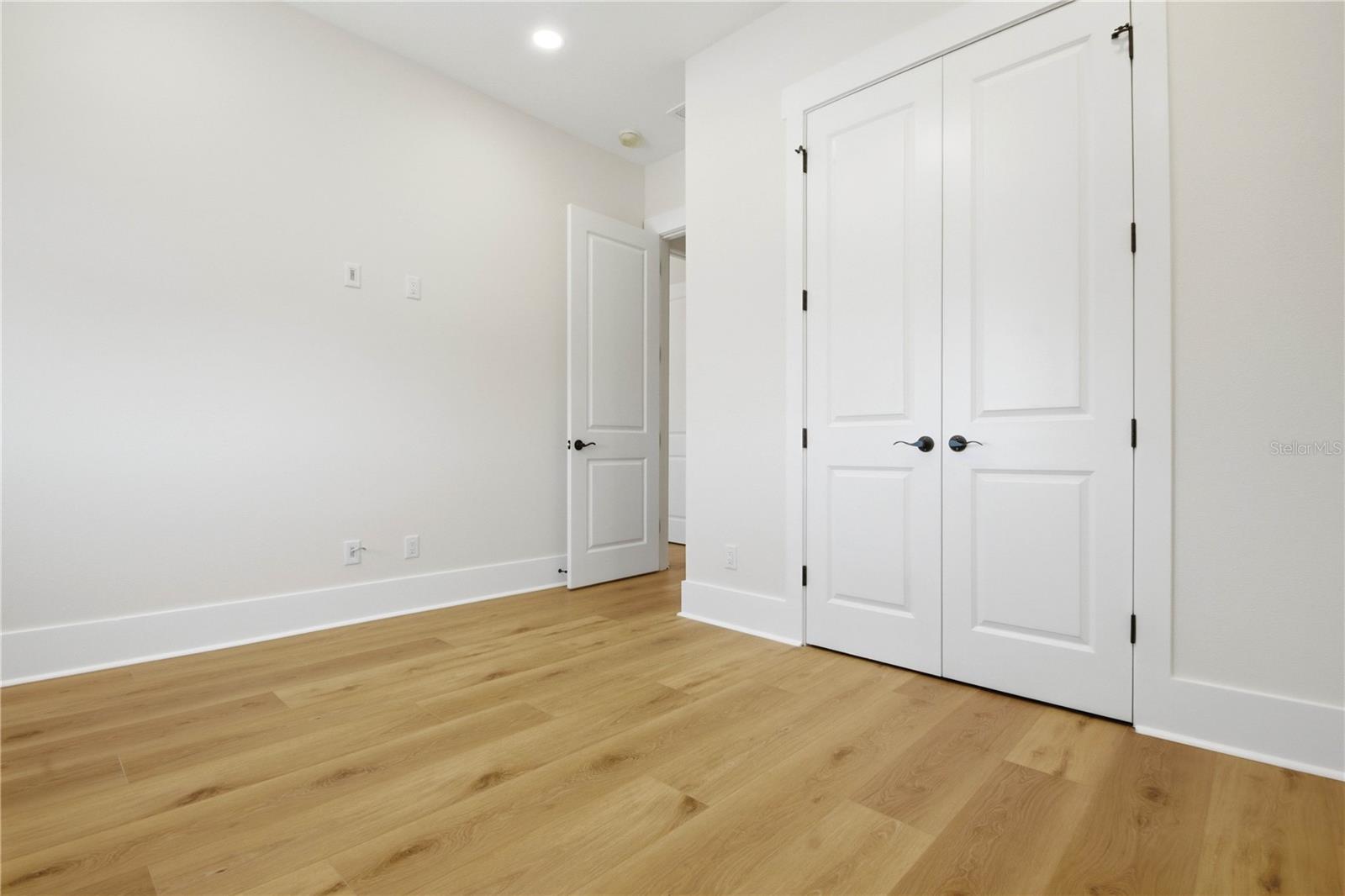 MIRA VISTA TWNHMS PH II - Residential