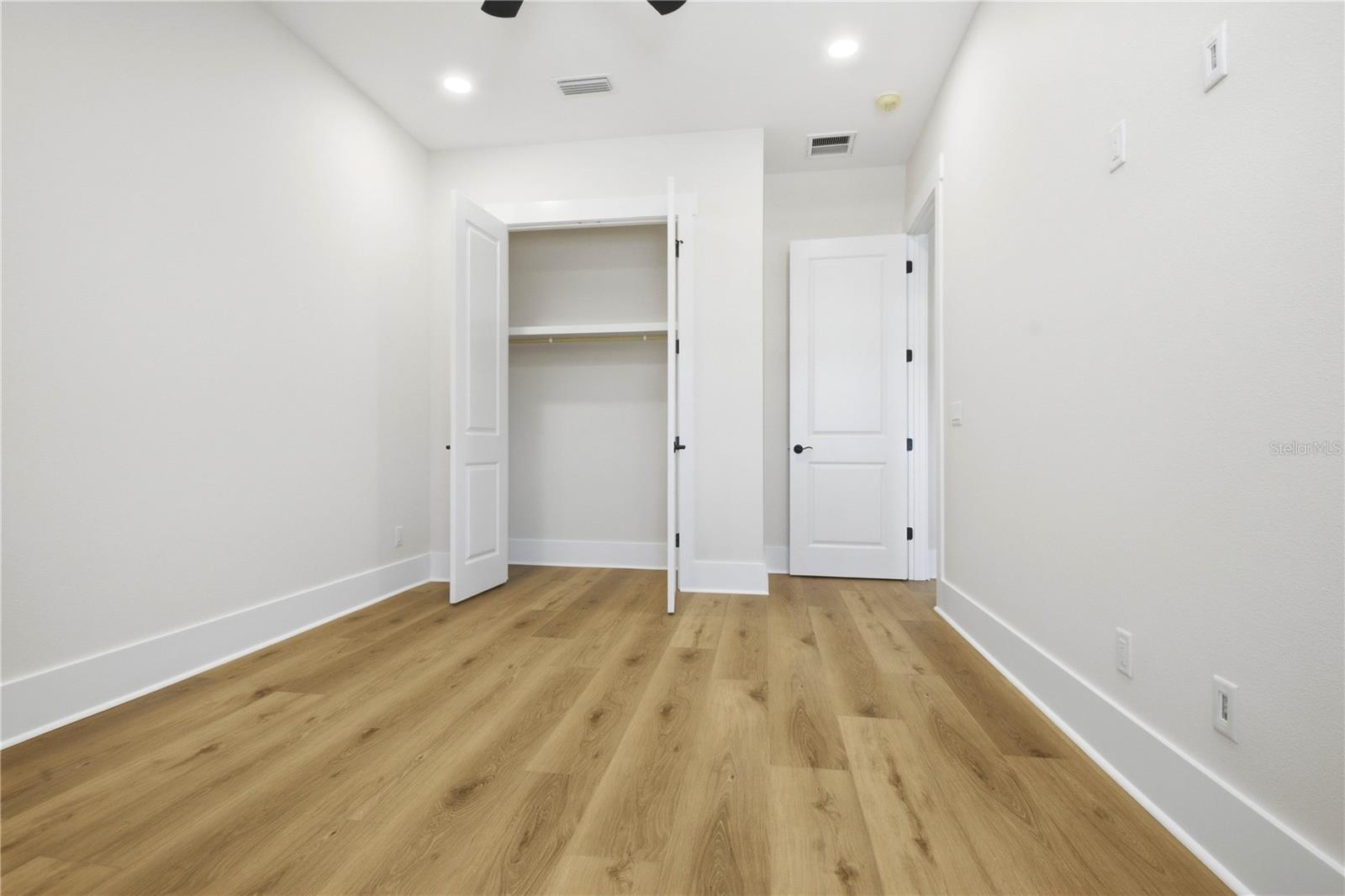 MIRA VISTA TWNHMS PH II - Residential