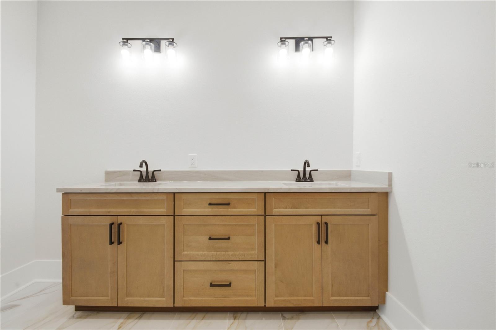 MIRA VISTA TWNHMS PH II - Residential