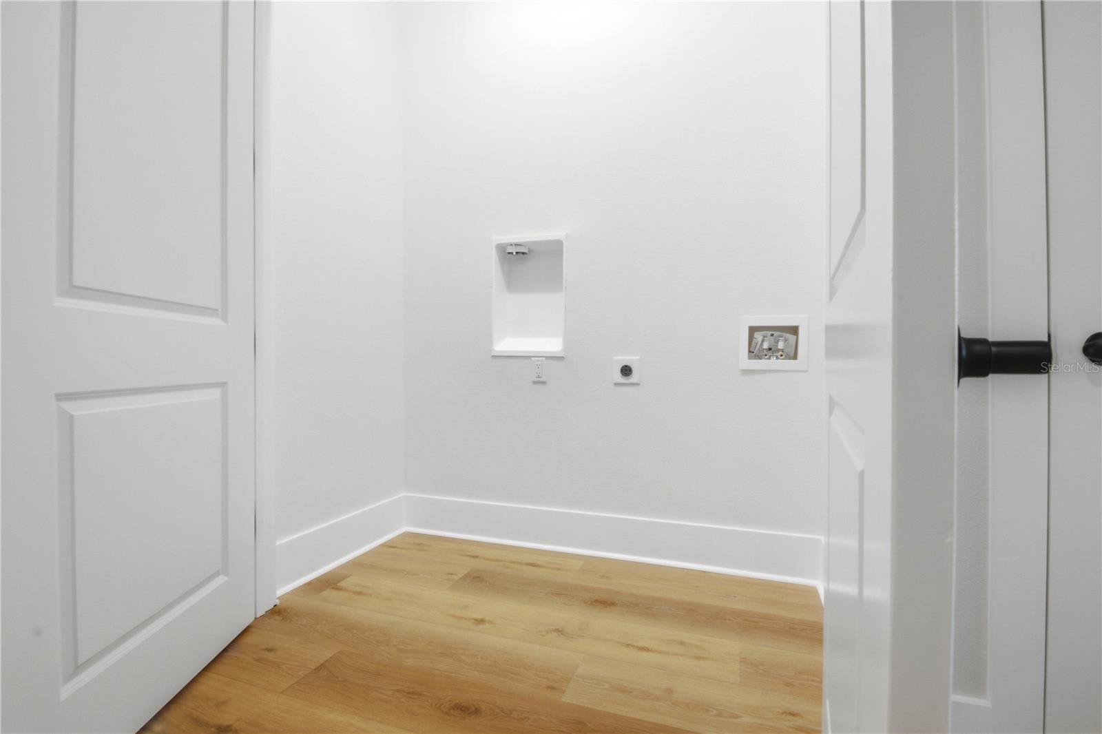 MIRA VISTA TWNHMS PH II - Residential