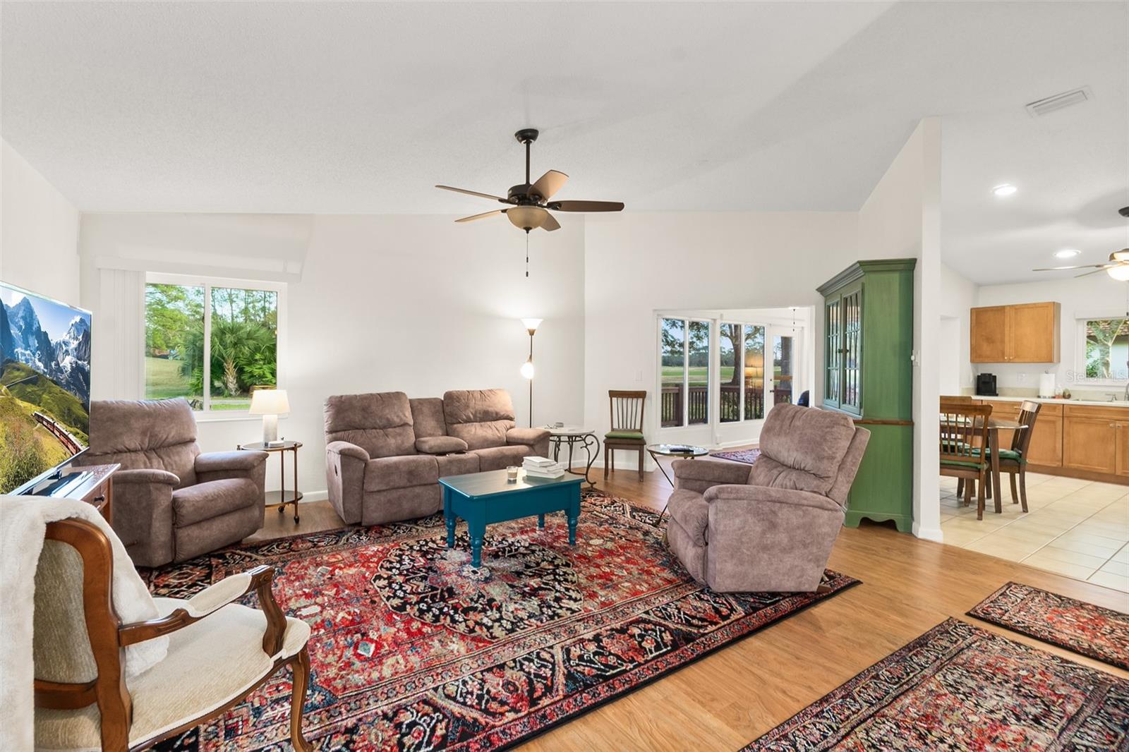 7 LAGO VISTA PLACE