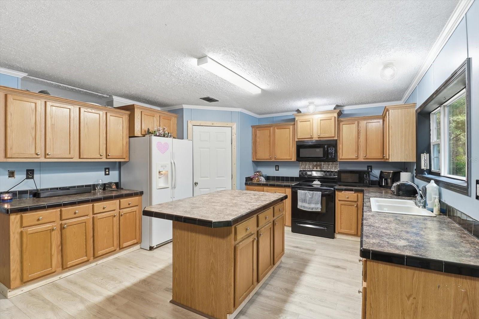 CRYSTAL MANOR UNIT 01 - Residential