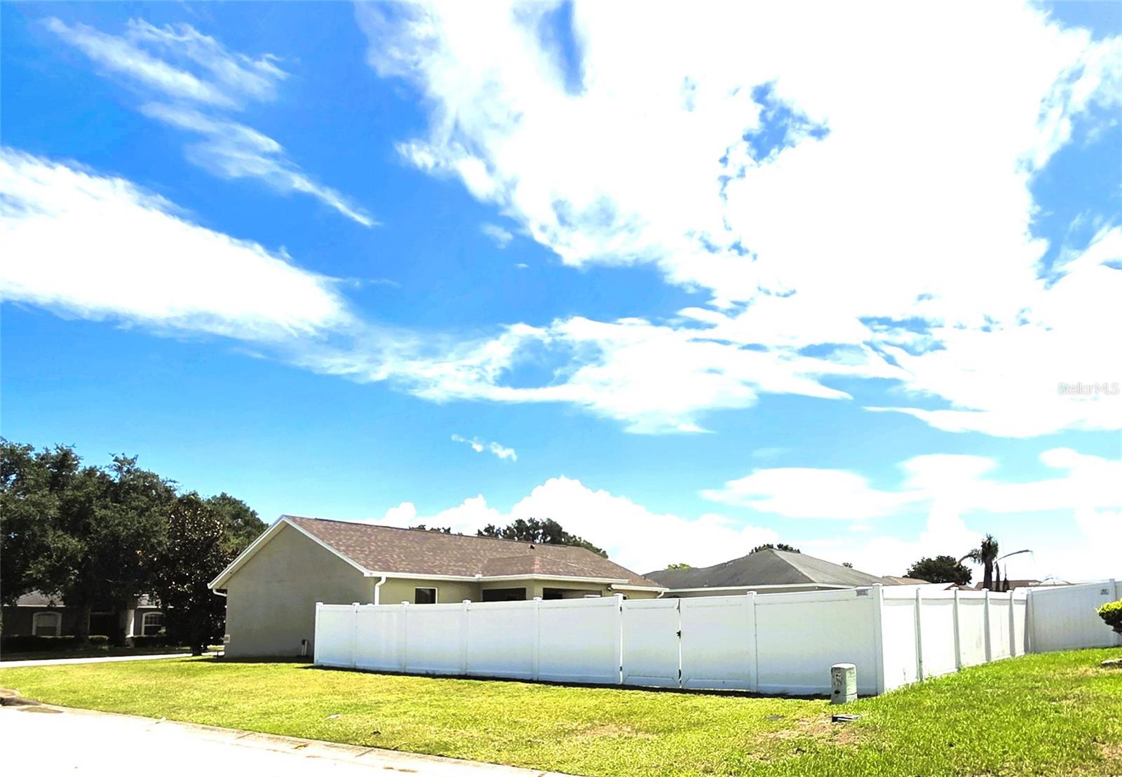 2269 COUNTRY MANOR STREET