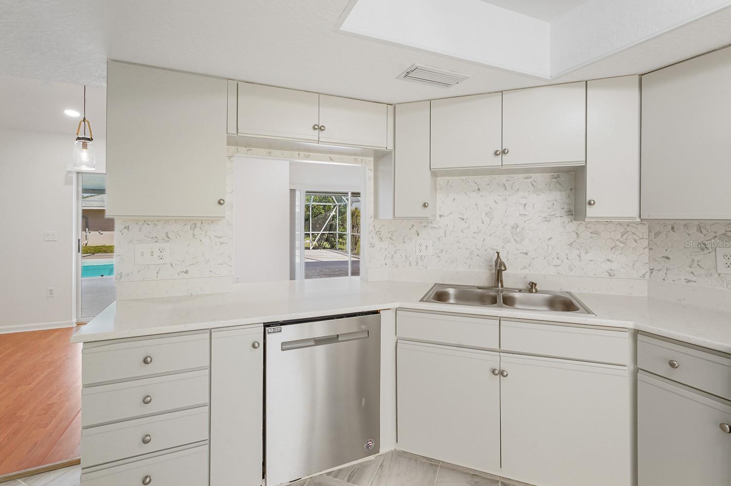 MEADOW RUN AT JACARANDA - Residential