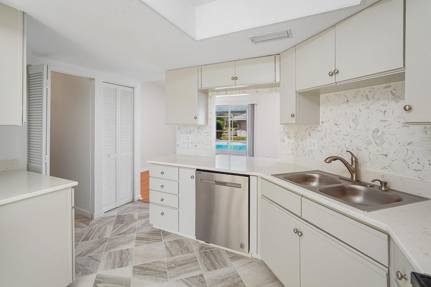 MEADOW RUN AT JACARANDA - Residential