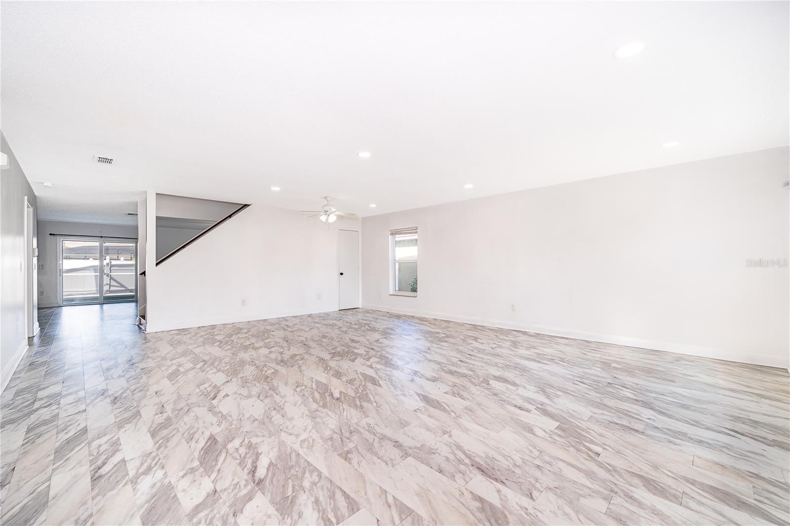 3102 HOLLAND DRIVE