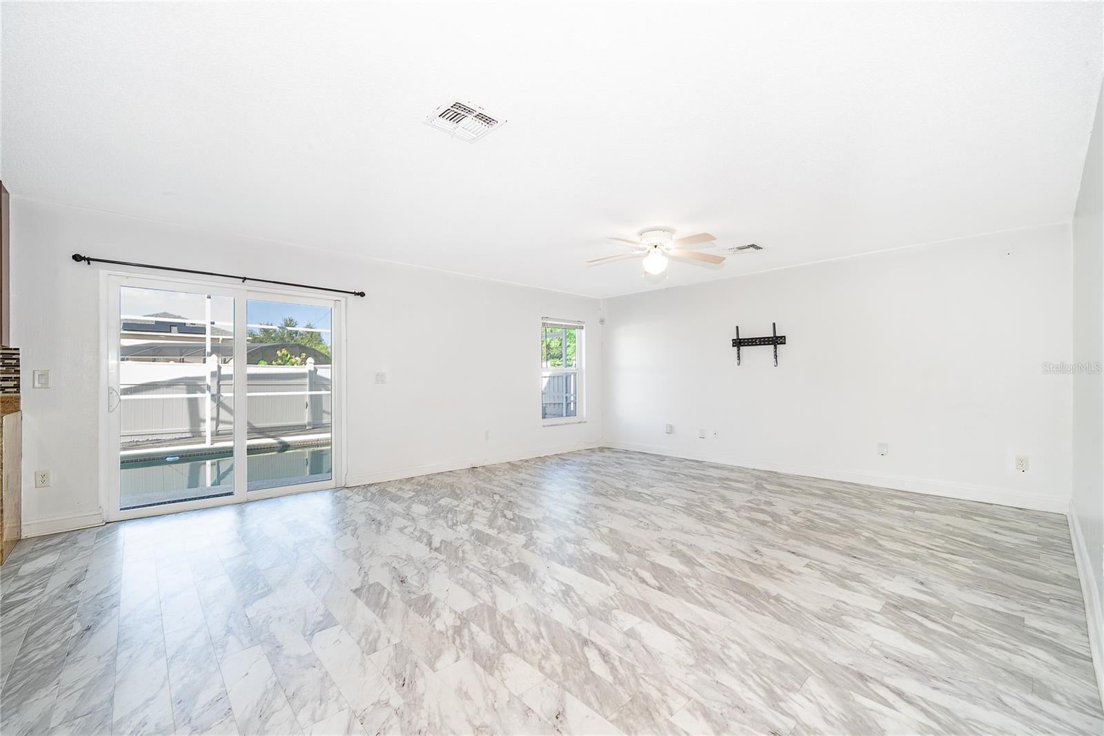 3102 HOLLAND DRIVE