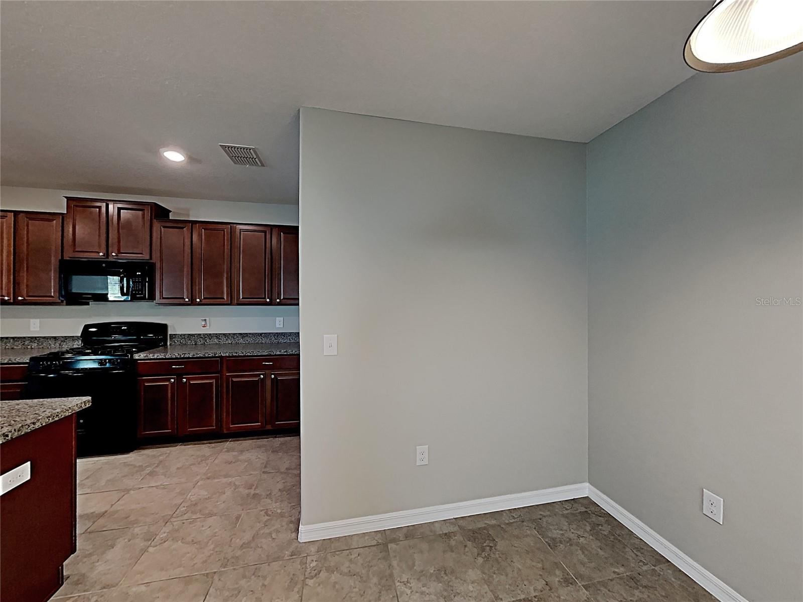 5125 WHITE CHICORY DRIVE