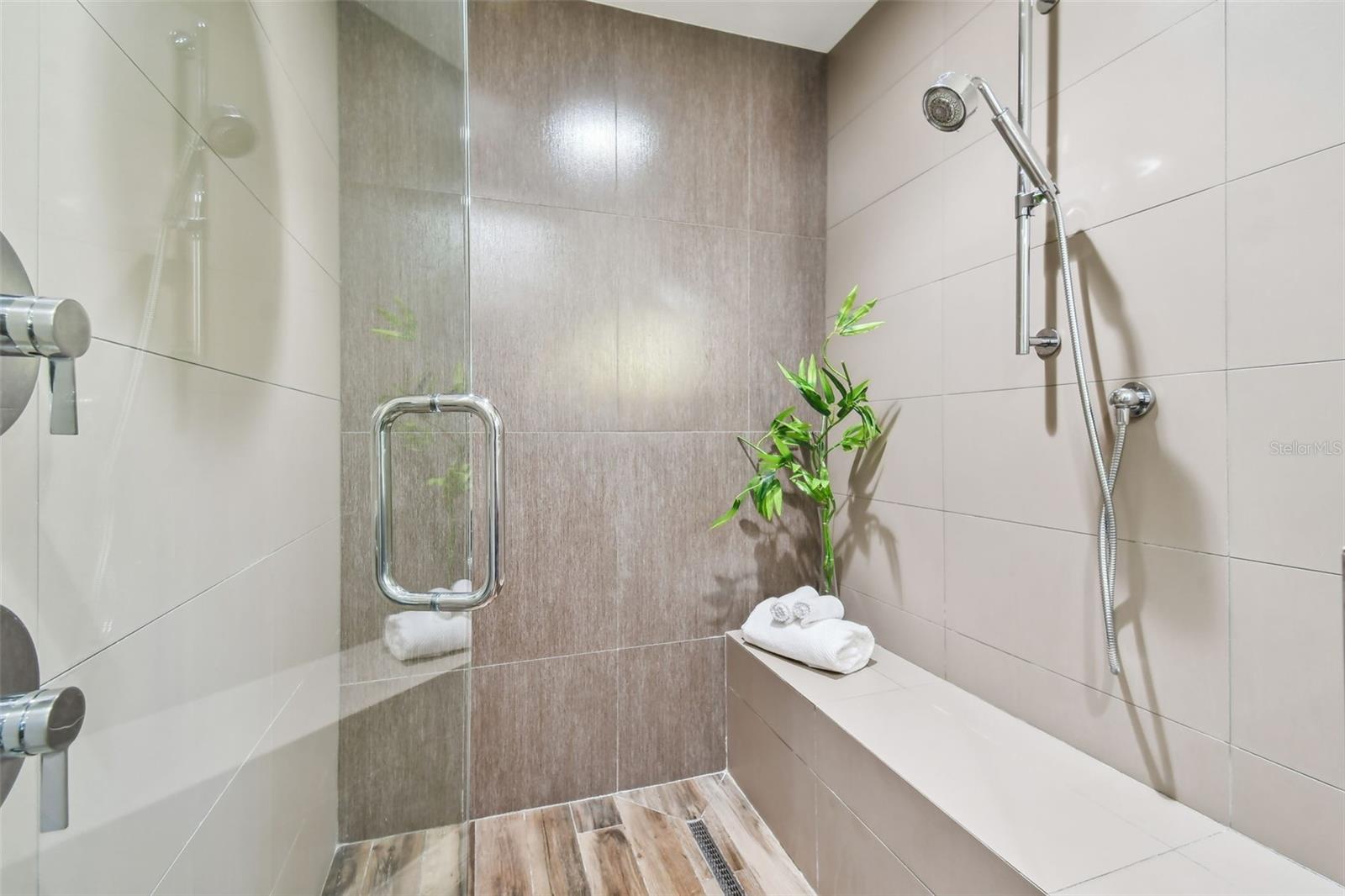 BAYSHORE ESTATES 4 - Residential