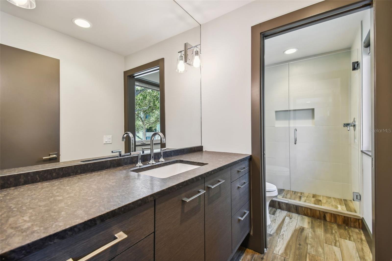 BAYSHORE ESTATES 4 - Residential