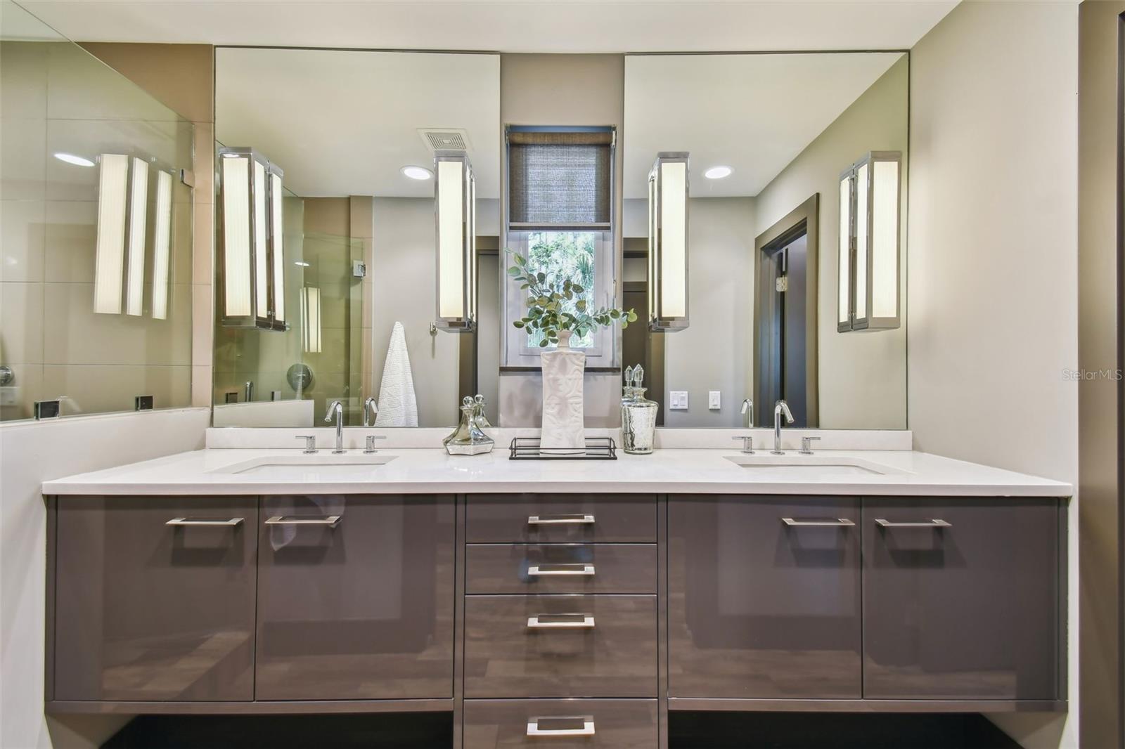 BAYSHORE ESTATES 4 - Residential