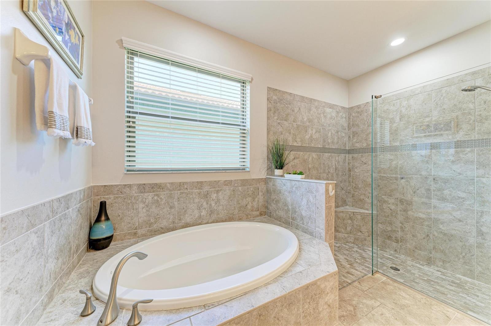 TOSCANA ISLES UN 1 - Residential