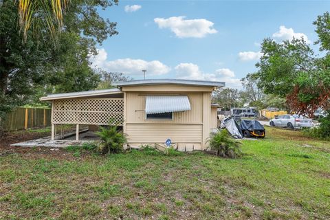 A home in LAKE WALES