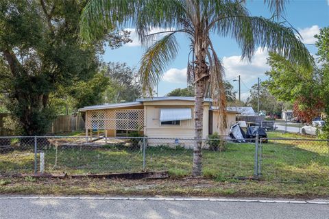 A home in LAKE WALES